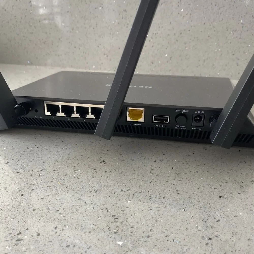 NETGEAR Nighthawk AC2300 R7000P Smart WiFi Router Tested - Picture 7 of 10